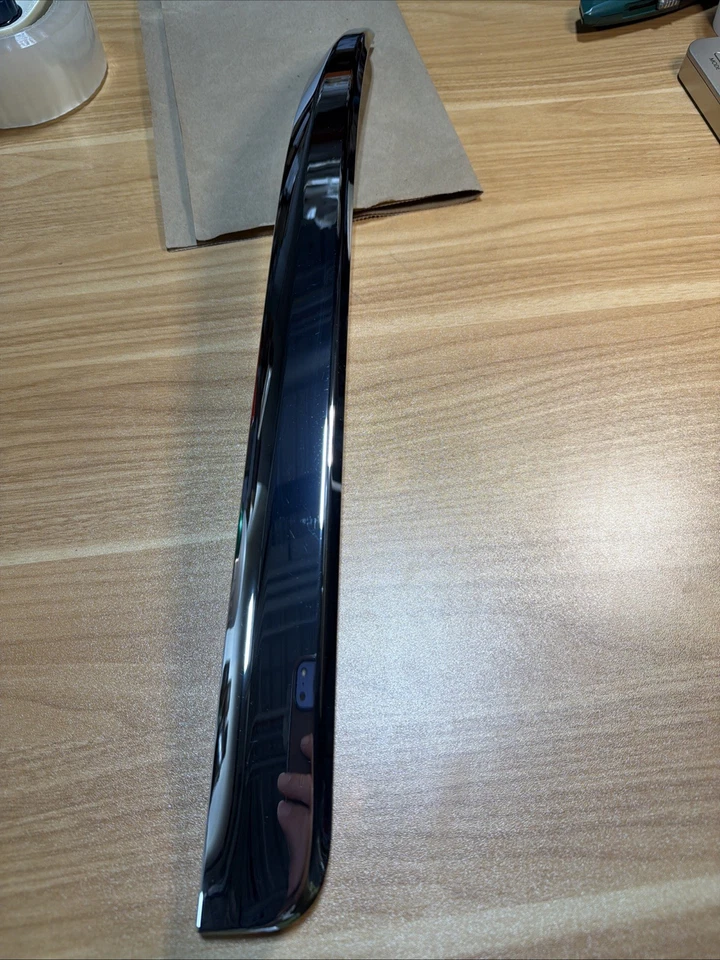 Moldura de acabamento - Lado traseiro do motorista (LH) - Mopar 5113731AB Dodge Durango 14-16 - Imagem 1 de 4