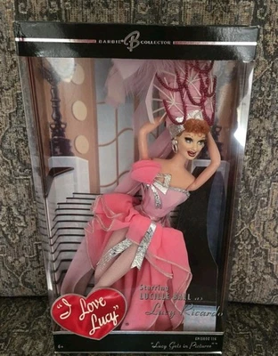 Muñeca Barbie Showgirl I Love Lucy Episodio 116 “Lucy Gets In Pictures” Nueva en caja Foto 1 de 4