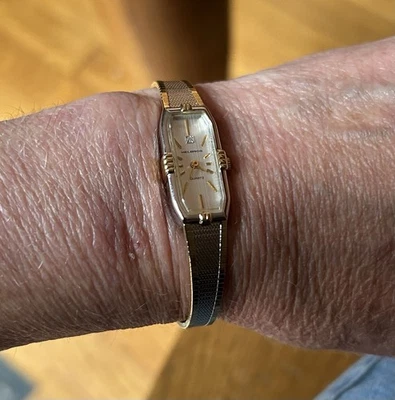 Helbros Ladies Thin Elegant Watch New Battery. Beautiful  - Image 1 of 4