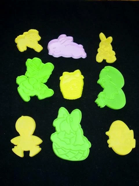 (9) Cortadores de galletas de Pascua Wilton Hallmark de colección - 1978 cesta de huevos de pollito conejito Foto 1 de 2