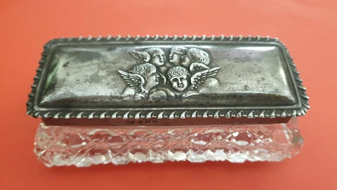ANTIQUE STERLING SILVER & GLASS BRITISH LEVI & SALAMAN REPOUSSE ANGELS FACE BOX Cover