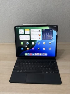 Apple iPad Pro 12.9" 5th Gen 256GB + Magic Keyboard + Apple Pencil 2 Bundle - Afbeelding 1 van 13