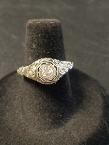 Anillo solitario vintage de diamantes de oro blanco de 18 quilates con flores 5,75 - Imagen 1 de 7