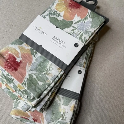 8 Ct Threshold Napkins Floral Print 20 x 20 As Shown New w/ Tags (2x4pks) - Image 1 of 3