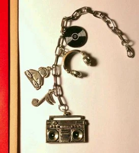 NEW PIMP MY RIDE MTV STEREO RECORD HEADPHONES MUSIC CAR CHARM ZIPPER KEYCHAIN - Picture 1 of 1