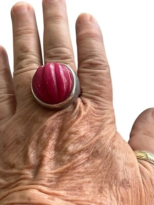 Anillo dramático de piedras preciosas de ágata rosa tallada en plata de ley de rarezas 11 Foto 1 de 4