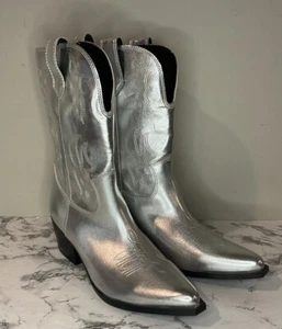 Indigo rd Silver Pull On Mid Calf Heel Cowboy Western Boots Sz 10 NWOT - Picture 1 of 11