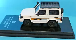 Toyota Land Cruiser RHD LC71 Blanco Aniversario 2023 1:64th.. Escala 64 Paragon - Imagen 1 de 4