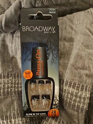 Broadway Press-On Manicure Nails - Glow Halloween Fangtastic Spiders Webs - Image 1 of 2