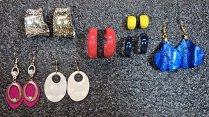 7er Set 80er Jahre Stil Emaille, Perlen & Metall bunte Mode Ohrringe (lesen) - Bild 1 von 7