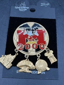 2000 Walt Disney World Mickey Mouse Gold 4 Park Dangle Trading Pin  - Bild 1 von 7
