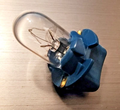 26099-Z9409 CONJUNTO DE BOMBILLAS (12V-3,4W) PARA CAMIONES UD Foto 1 de 2