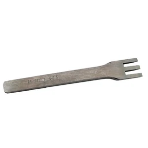 C.S. Osborne 3 Prong Thonging Chisel #483 3/32" Leathercrafts Made In USA - Picture 1 of 1