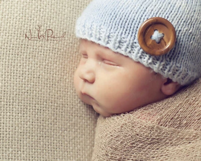 Tejido a mano sombrero de bebé gorro foto utilería niño azul recién nacido-12M botón premium Foto 1 de 4