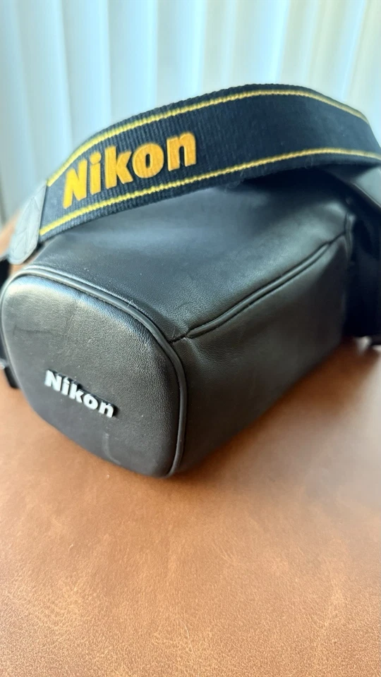 Funda de cuero original Nikon CF-D80 para cámara Nikon D80 D90 DSLR y lente con correa Foto 1 de 3