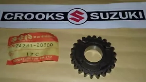 NOS 24241-28300 TM125 / TM100 / RM125 / RM100 Ingranaggio 4° Trasmissione Originale Suzuki 22T - Foto 1 di 6
