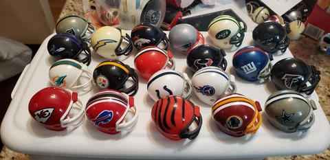 1 COMPLETE NFL SET OF CAKE TOPPERS FOOTBALL HELMET RIDDELL SET 4 Cover