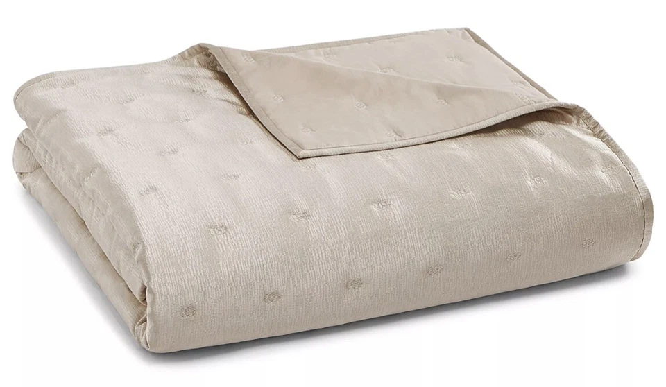 Hudson Park Collection Nouveau Queen Coverlet “92in X 96in” Beige Usado Foto 1 de 4