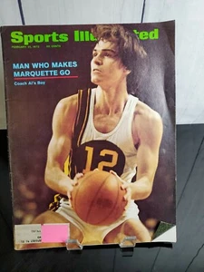 21 de febrero de 1972 DEPORTES ILUSTRADOS Hombre que hace Marquette Go Warriors - Imagen 1 de 8