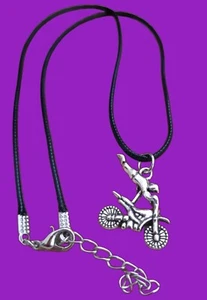 Mini Collar Colgante Plata Dije Dije Hippy Rock Deportivo Cuerda  - Imagen 1 de 5