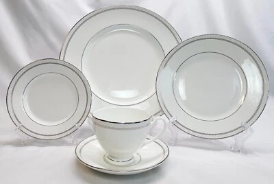 China de hueso fino Waterford Padova 5 piezas - NUEVA Foto 1 de 4