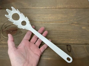 Vintage Pyrex Accessories Nylon Spaghetti Server 1&2 Servings White 2117 USA - Picture 1 of 19