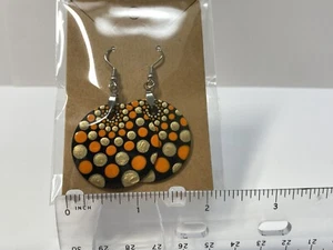 Pendientes colgantes pintados a mano arte punto naranja por JaDeL - Imagen 1 de 2