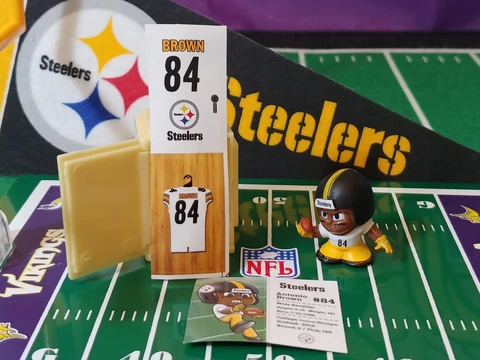 NFL Teenymates 2018 Series 7 Pittsburgh Steelers WR Antonio Brown figure+locker Cover