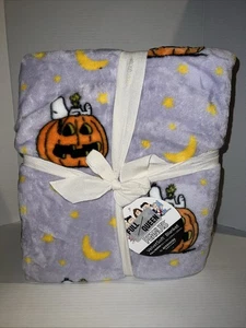 Manta Púrpura Reina Completa Estrellas Calabaza Halloween Peanuts Snoopy NUEVA - Imagen 1 de 3