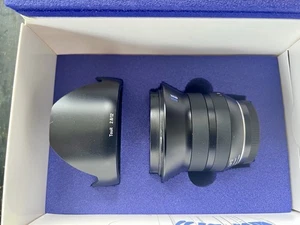 Carl Zeiss Touit 12mm F2.8 AF Lens for Fujifilm x Mount - Picture 1 of 4