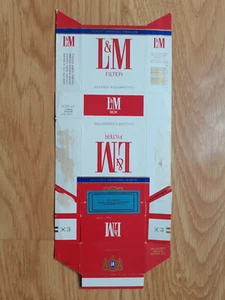 opened empty cigarette hard pack--84 mm--L&M - Picture 1 of 1