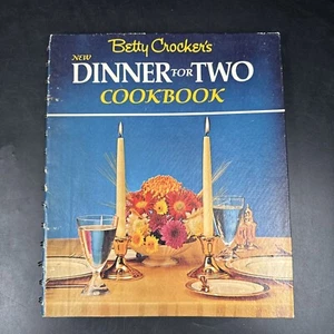 Vintage Betty Crockers Dinner For Two Spiral Hardcover Kochbuch 1972 Küche Deko - Bild 1 von 9
