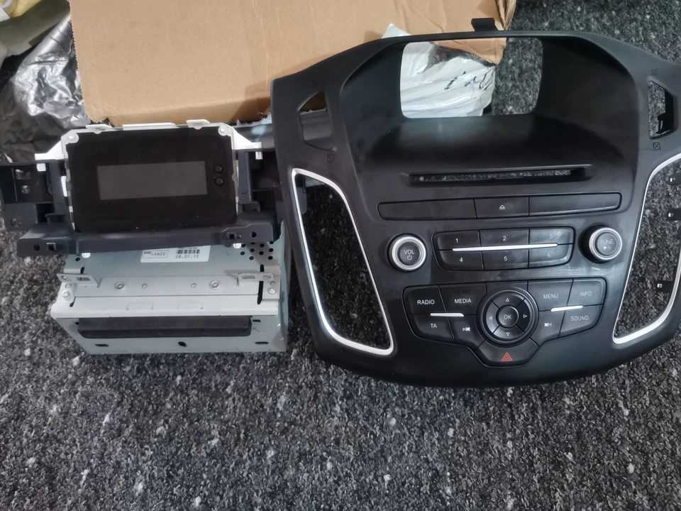 FORD FOCUS III MK3  Radio Autoradio Mit Laufwerk BM5T-18C815-HM - Bild 1 von 1