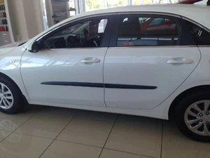 Kia Ceed 2018 -... molduras de protección lateral/protector de puerta/tiras de frotamiento - Imagen 1 de 10