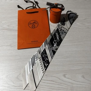 Bufanda de Seda Hermes Sarga Festival Des Amazonas Bandana Beige Nueva - Imagen 1 de 4