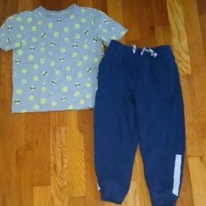 boys 5 Gray tee Tommy Bahama, and blue joggers - Picture 1 of 3