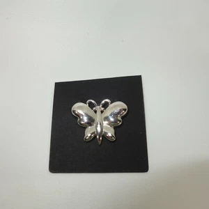 Broche prendedor mariposa modernista placa rodio plata monet firmado vintage pequeño - Imagen 1 de 2