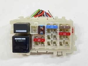 2018 - 2019 Land Rover Evoque Rear Trunk Cargo Area Fuse Relay Box Block - Picture 1 of 8