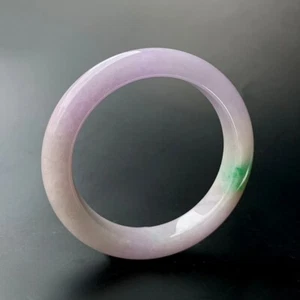 【KATHY JADE】 Braccialetto verde smeraldo con giadeite lavanda《58 mm》《grado A》 - Foto 1 di 3