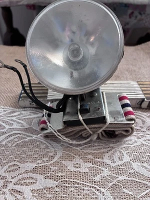 Lámpara de Cabeza de Mineros Ray-O-Vac de Colección Banda a Rayas Hecha en los EE. UU. Foto 1 de 2