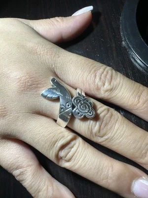 Pájaro retirado James Avery 60 aniversario La Paloma con anillo de flores talla 10 1/2 Foto 1 de 4