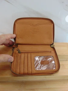 Bass TAN SOFT Leather Zip Around Women's Wallet NEW - NEVER USED - Picture 1 of 3