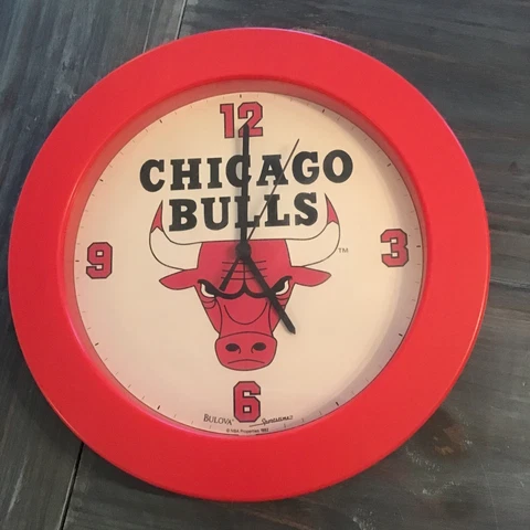 VTG 1992 NBA Chicago Bulls Round  Wall Clock Bulova Sports Time Red 11” Tested Cover