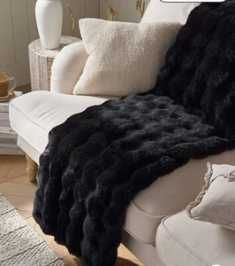 Stacey Solomon Black Bobble Fur Throw Track Delivery 48 RM - Picture 1 of 4