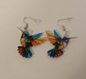 NEW Pair of Cute Pierced Hummingbird Earrings - Picture 1 of 2