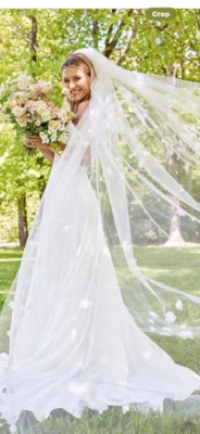 WANDER BEAUTIFUL WEDDING DRESS AND PETAL VEIL made USA - Image 1 of 4