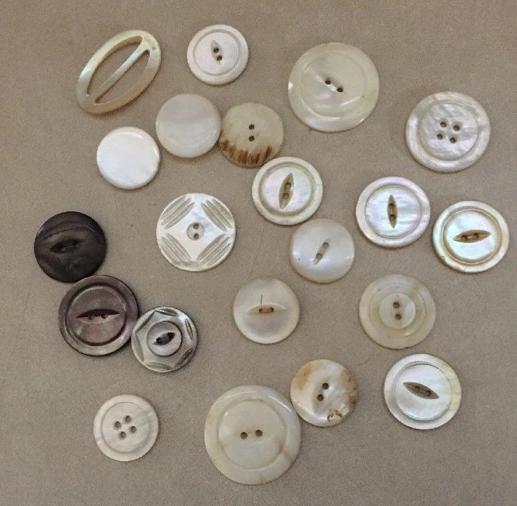 Mixed Lot 21 Vintage Mother of Pearl Shell Carved Round 2-Hole Buttons 2-3cm - Image 1 of 4