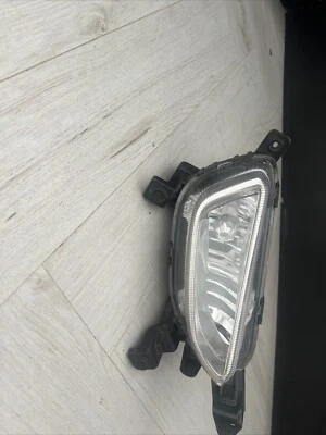 ПРОТИВОТУМАННЫЕ ФАРЫ ПЕРЕДНИЕ ПРАВЫЕ СО СТОРОНЫ ВОДИТЕЛЯ HYUNDAI TUCSON 2016 92201-D7000 - Изображение 1 из 4