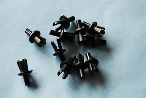 CLIPS RIVETTO IN PLASTICA FISSAGGIO RIVESTIMENTI COMPATIBILE LANCIA THEMA - Imagen 1 de 1
