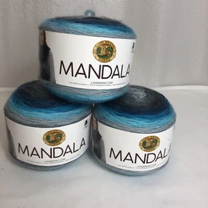 Filato marca Lion Mandala Spirt 5,3 once lotto di 3 variegati blu grigio lotto fiammiferi NUOVO - Foto 1 di 10